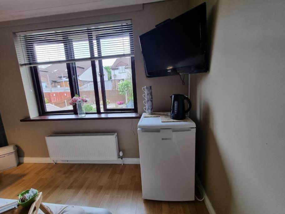 Spacious House City Skyline And Mountain Views Close Too Belfast Centre And Airports Free Parking Buitenkant foto