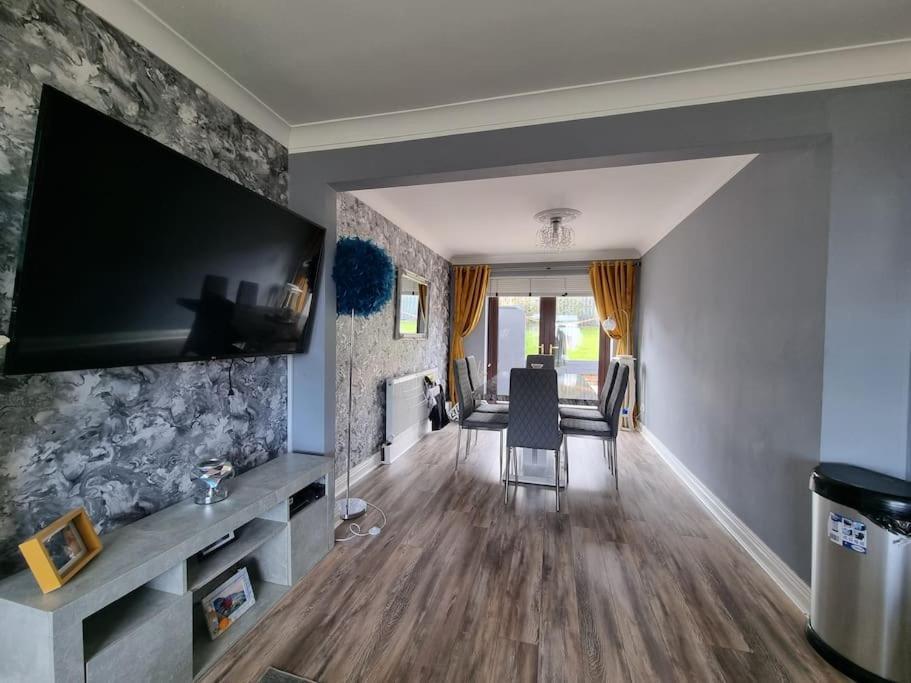 Spacious House City Skyline And Mountain Views Close Too Belfast Centre And Airports Free Parking Buitenkant foto