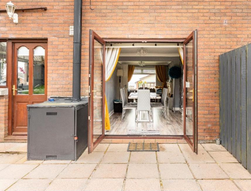 Spacious House City Skyline And Mountain Views Close Too Belfast Centre And Airports Free Parking Buitenkant foto