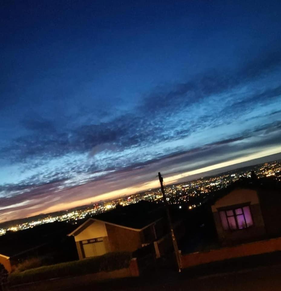Spacious House City Skyline And Mountain Views Close Too Belfast Centre And Airports Free Parking Buitenkant foto